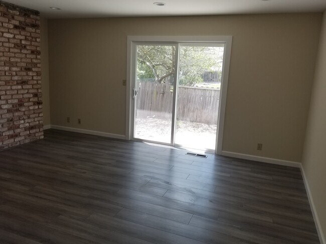 Photo - Gorgeous 3 Bedroom, 2 Bath home in great l...