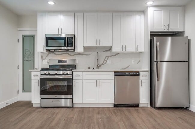 Photo - 437 &amp; 441 W. Queen St