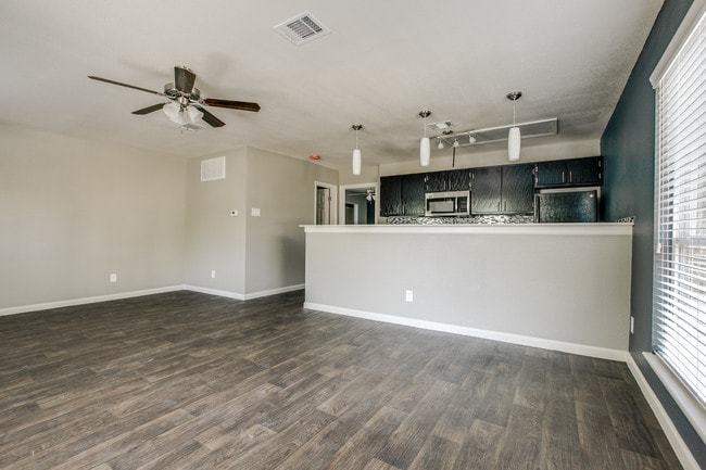 The Residence on Lamar Apartments For Rent in Arlington