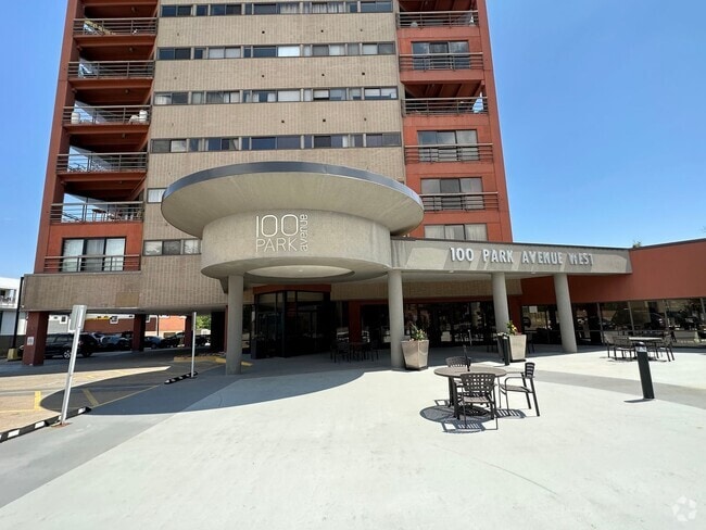 Building Photo - Renovated 1BR High-Rise Condo in Downtown ...