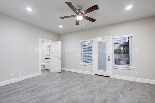 Photo - 253 W 27th St