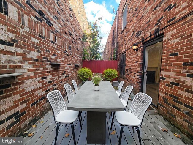 Photo - 1727 Fitzwater St