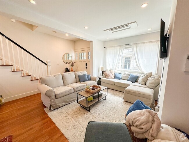 Building Photo - 3 Viking St Unit SF Rental