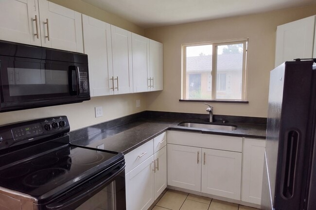 Building Photo - 1435 Otis St Unit 02