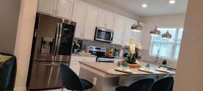 Photo - 5028 Caspian St