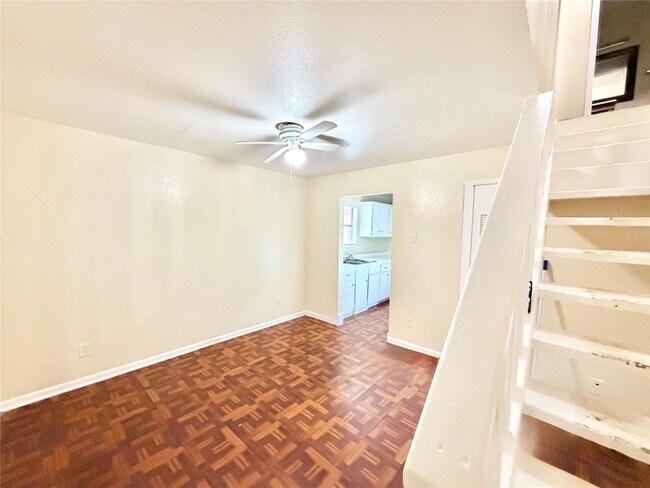 6257 Manor Rd Unit B