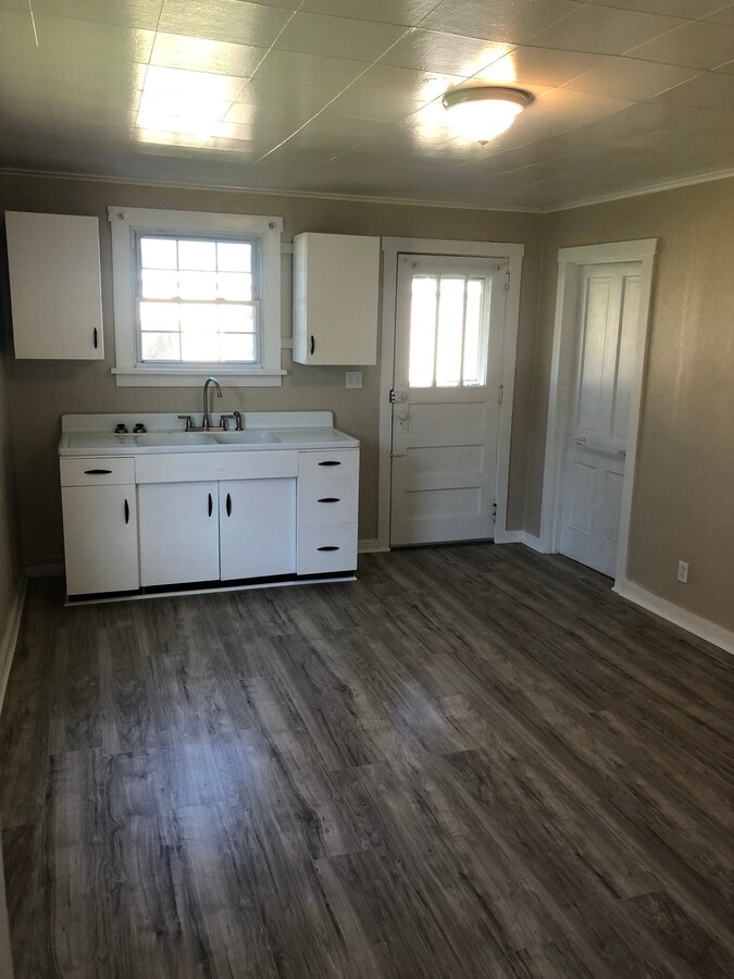 Photo - 302 Center Ave