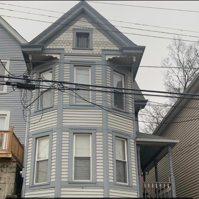 Building Photo - 3426 Walworth Ave Unit 3426 Walworth Avenue