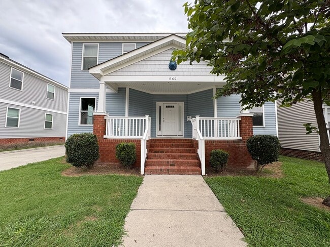 Building Photo - Huge home for rent