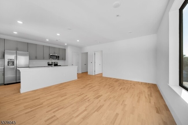 Building Photo - 1037 Amboy Ave Unit 201 Rental