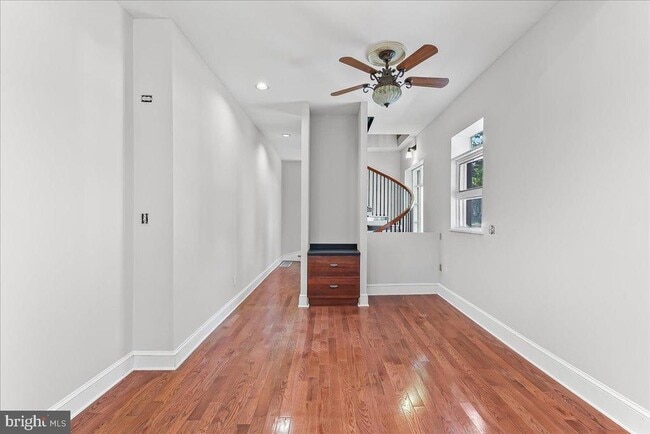 Photo - 240 W Miner St