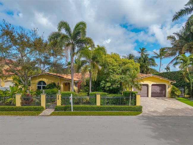 Photo - 330 Royal Plaza Dr