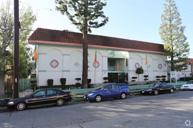 Canoga Plaza Apartments - Canoga Plaza Apartments