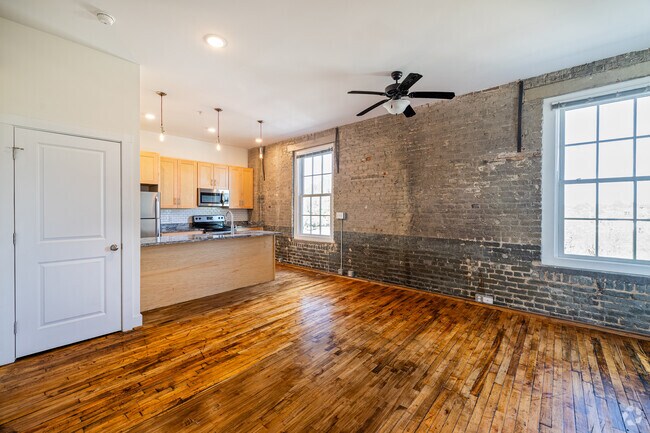 1BR, 1BA - 775SF - Living Room