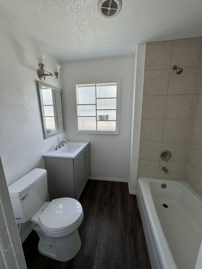 1105 W Alameda St