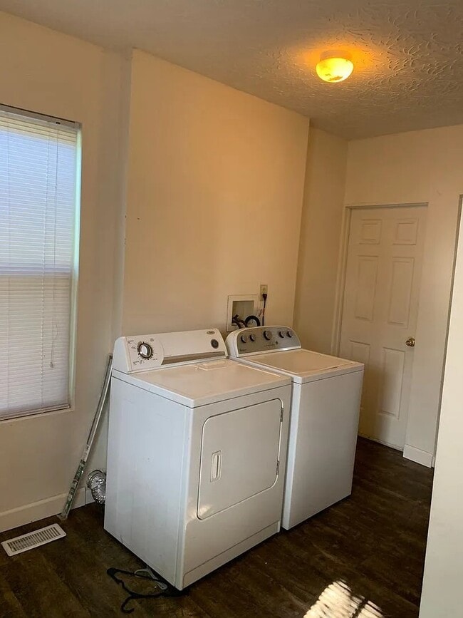 Photo - 404 Young St Unit A