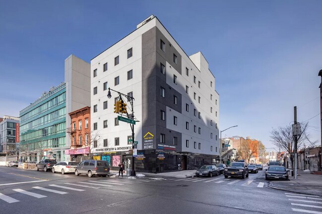 Photo - 112 Emerson Pl Unidad 7A Rental