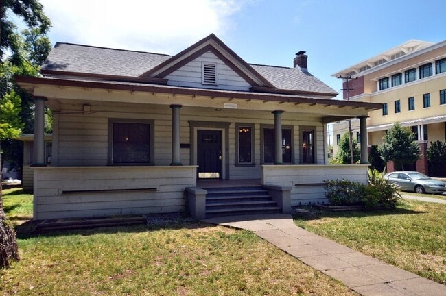 Photo - 206 Hazel St