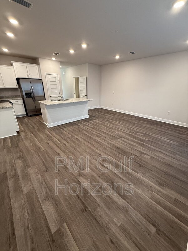 Photo - 1302 Leeway Dr