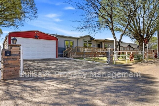 Photo - 313 E 1/2 St N