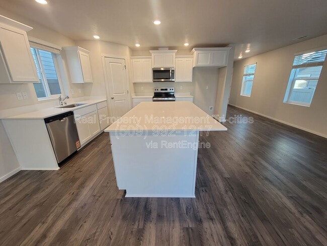 Photo - 611 S Zeelar St