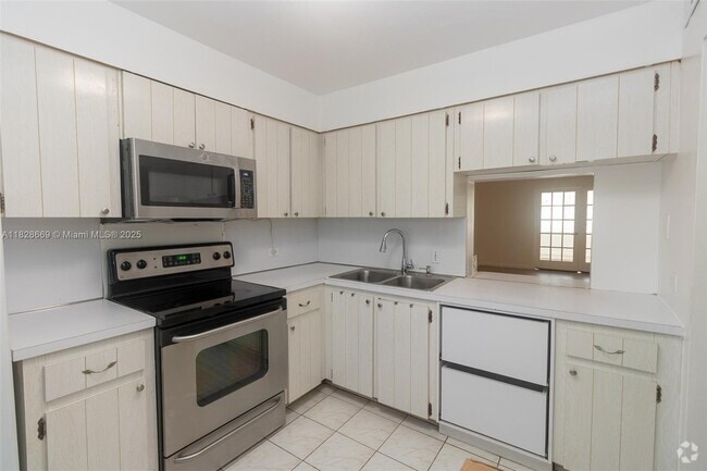 Building Photo - 441 NE 195th St Unit 301 Rental
