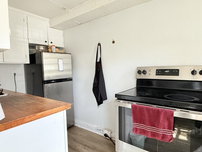 Photo - 74 Hanna St W Unit 1 B