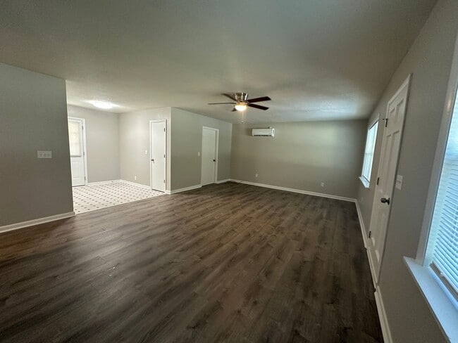 Photo - 811 Allen St