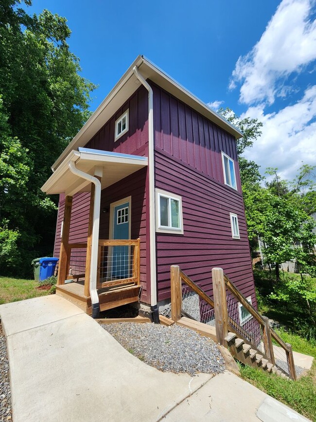 Building Photo - West Asheville Rental