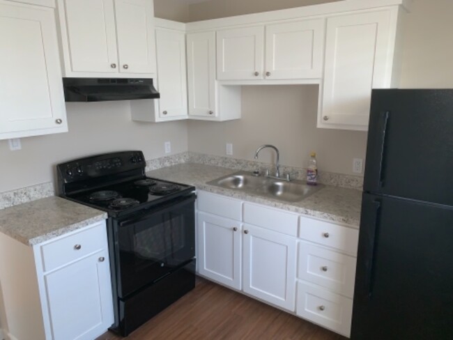 Building Photo - 906 Magnusson Ave Rental