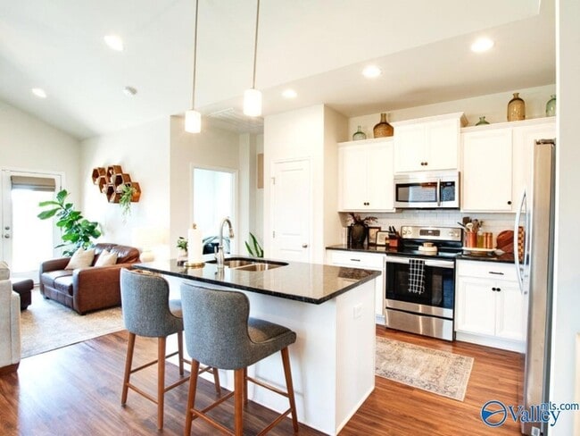 Building Photo - 12900 Tallulah Dr Rental