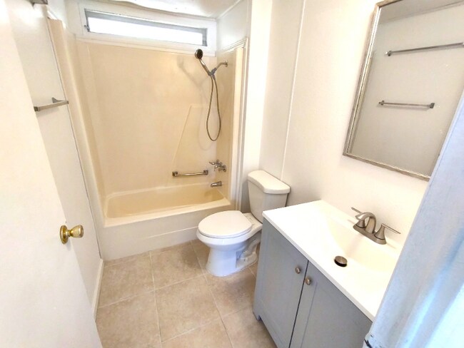 Photo - 900 9th Ave E