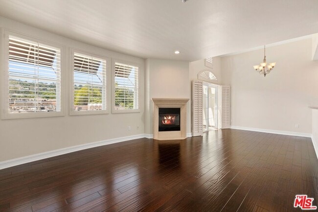 Building Photo - 4202 Whitsett Ave Unit 304 Rental