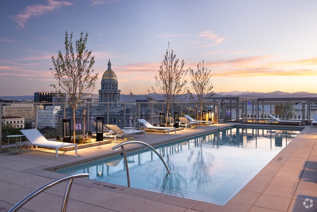 Building Photo - NOVEL Uptown by Crescent Communities Rental