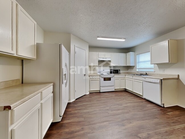 Photo - 1523 Wavecrest Dr