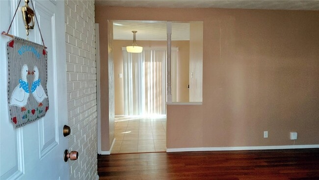 Photo - 1920 Americana Way