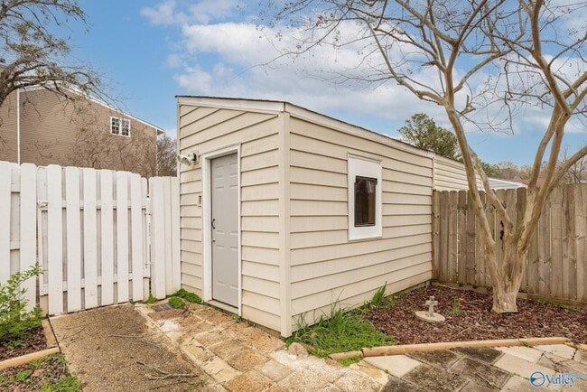 Photo - 401 Hobbs Rd SE