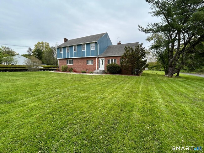 Building Photo - 890 Daniels Farm Rd