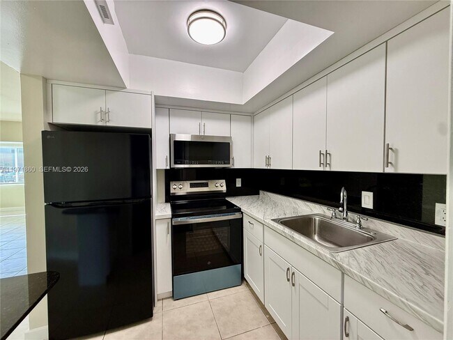 Photo - 900 NE 18th Ave