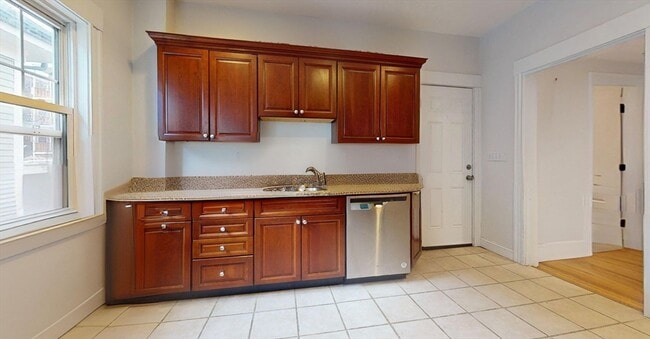 Building Photo - 34 Saranac St Unit 2