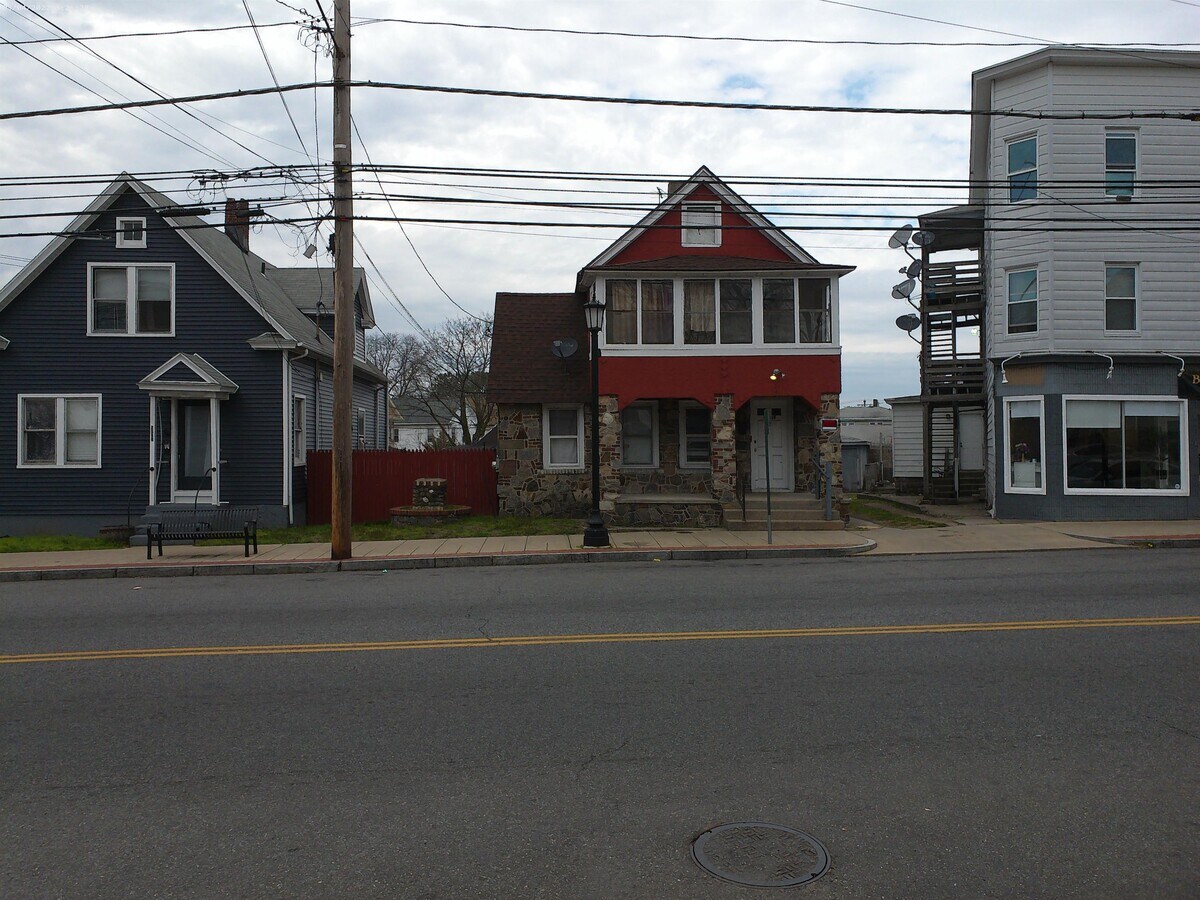 Photo - 2310 Barnum Ave
