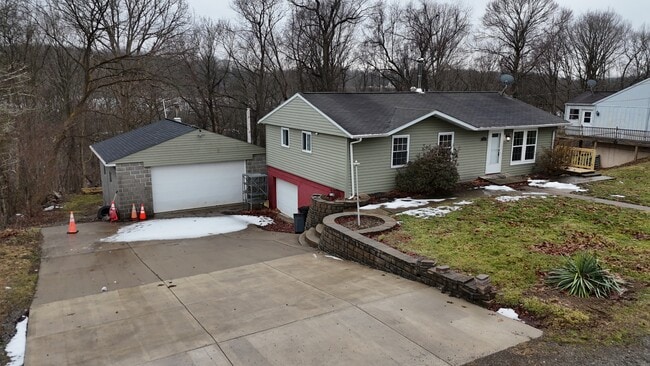 Photo - 125 Edgewood Cir