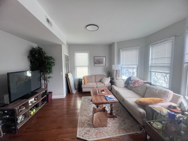 Photo - 726 E 2nd St Unidad 3