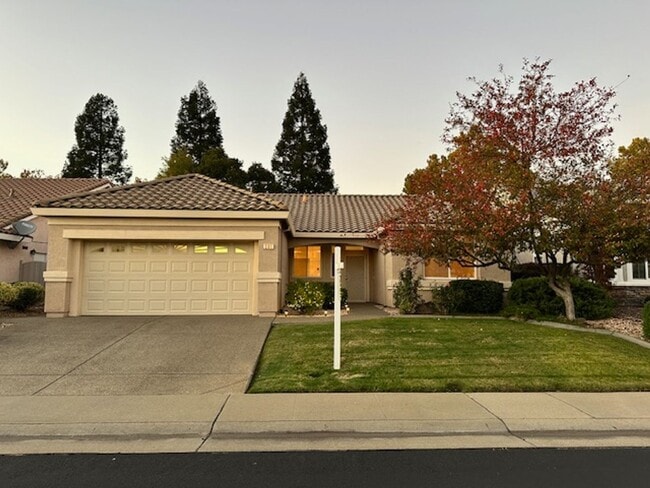 Building Photo - Active Senior Community for 55 and oldaer! Located in beautiful Sun City, Roseville.