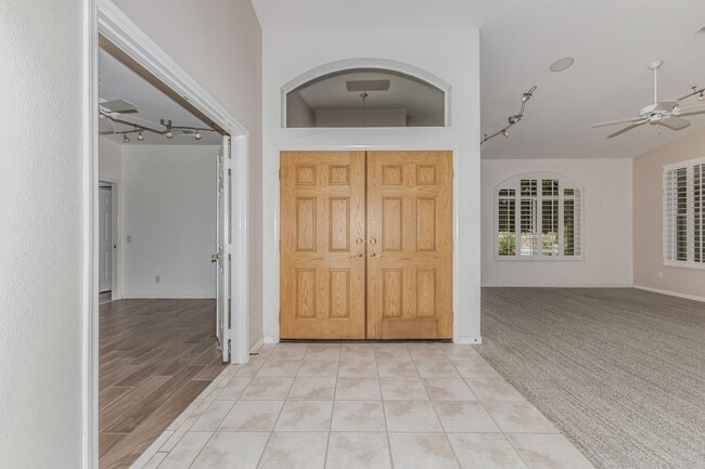 Photo - Long term rental in Oakwood with private pool