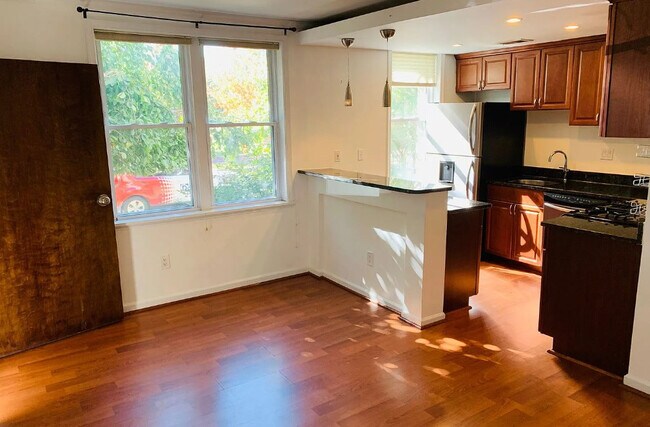 Photo - 1364 Constitution Ave NE