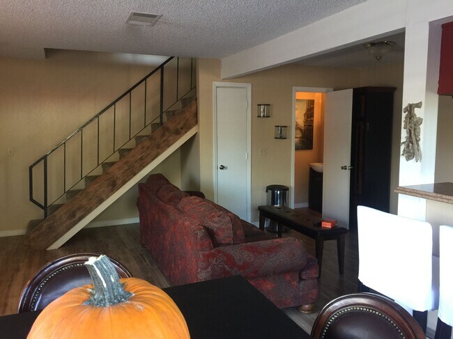 1433 Mishka Ct Unidad 2 bedroom 950 sq ft