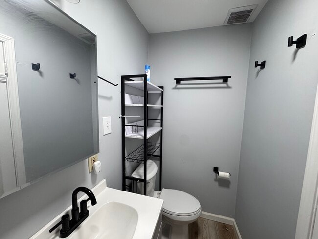 Photo - 265 Bolton St Unit 2