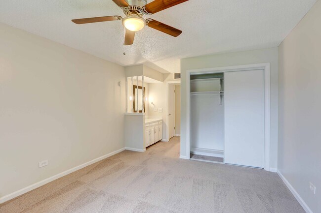 1BD 1BA w/Den - 835 SF - Bedroom