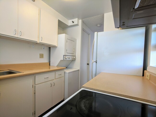 Photo - Golf Course, DH View 2 BR / 2 Bath w/2 Assigned Parking @ Fairway House Unidad 7H